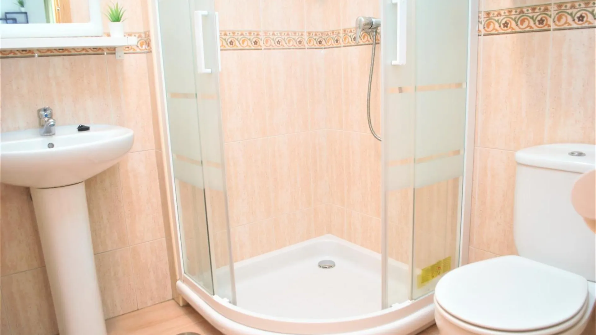 Small Building With 2 Apartments Malaga